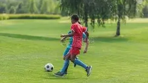 西蒙斯20分高效，开拓者半场领先爵士3分